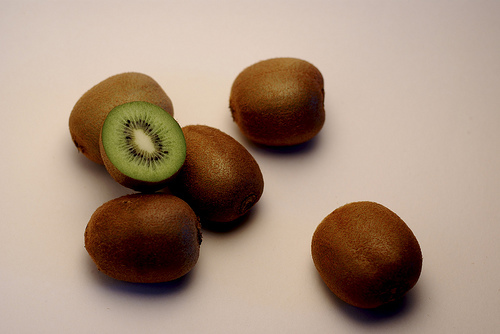 Kiwi, contine cantitati insemnate de minerale, mangan si fier